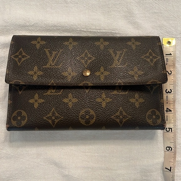 Louis Vuitton Monogram Pochette Passport TriFold Long Wallet - Picture 3 of 12
